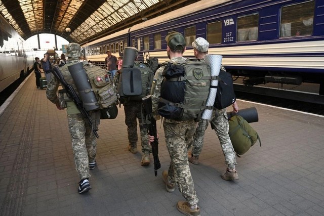 «Укрзализныця» запустила сервис заказа билетов для военных