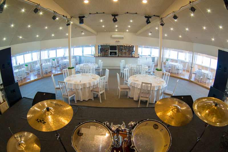   (Poplavok Music Hall)