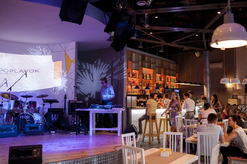   (Poplavok Music Hall)