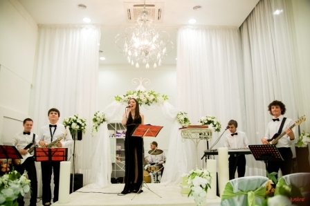   1+1   4 i      Wedding Palace
