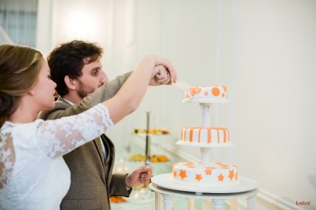   1+1   4 i      Wedding Palace