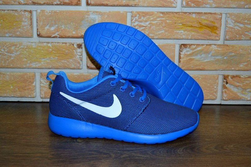    Nike Roshe Run