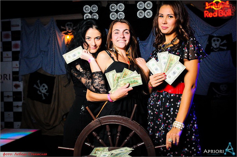  Sky gold party Josh Butler  Captain Morgan (3.10.2014, NK Paris)