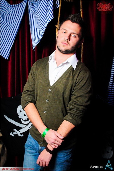  Sky gold party Josh Butler  Captain Morgan (3.10.2014, NK Paris)