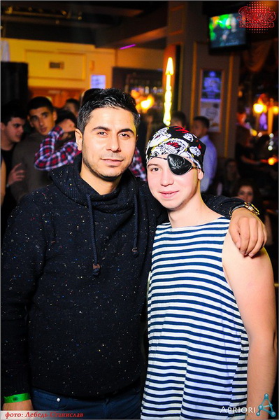  Sky gold party Josh Butler  Captain Morgan (3.10.2014, NK Paris)