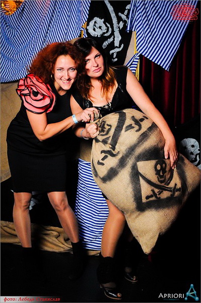  Sky gold party Josh Butler  Captain Morgan (3.10.2014, NK Paris)