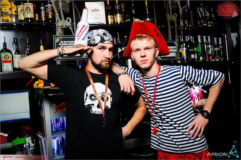  Sky gold party Josh Butler  Captain Morgan (3.10.2014, NK Paris)