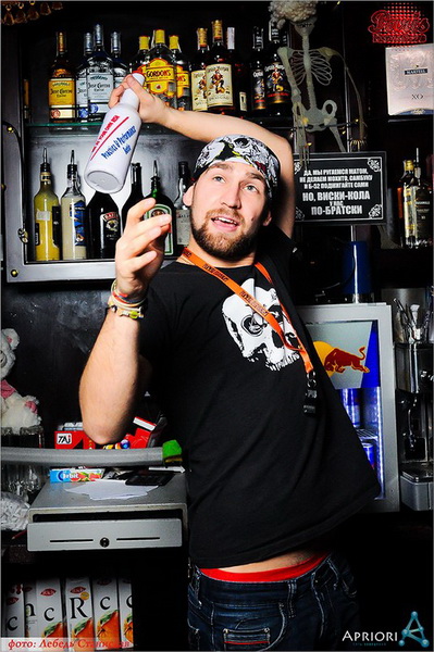  Sky gold party Josh Butler  Captain Morgan (3.10.2014, NK Paris)