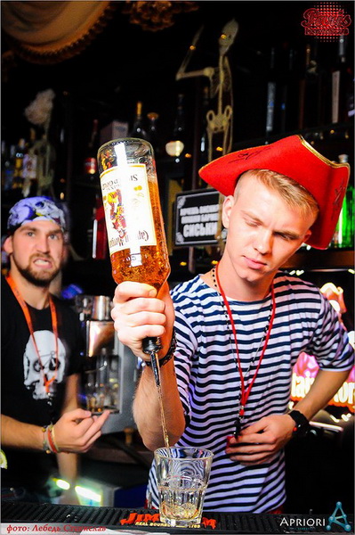  Sky gold party Josh Butler  Captain Morgan (3.10.2014, NK Paris)