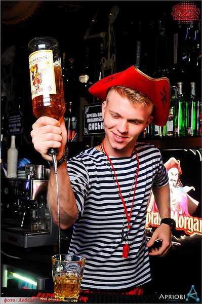  Sky gold party Josh Butler  Captain Morgan (3.10.2014, NK Paris)