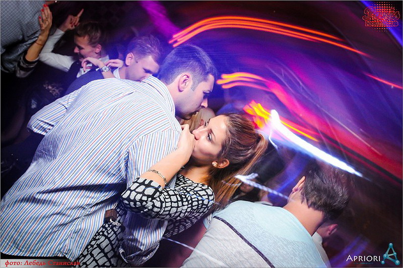  Sky gold party Josh Butler  Captain Morgan (4.10.2014, NK Paris)