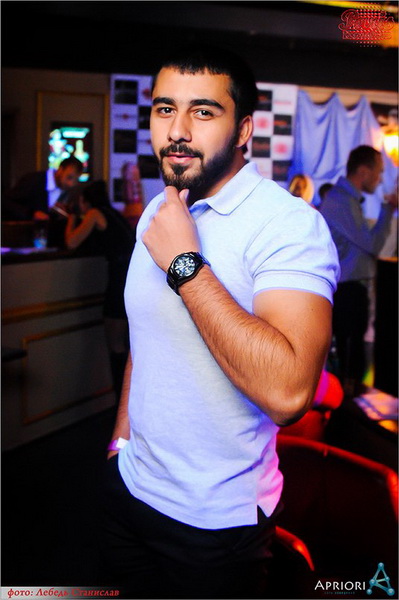  Sky gold party Josh Butler  Captain Morgan (4.10.2014, NK Paris)