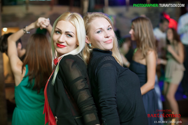  Show girls  Creative Club Bartolomeo!