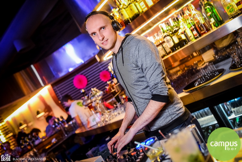  8   Campus Bar