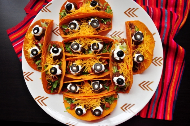  Что приготовить на Хэллоуин: устрашающие блюда и до смерти вкусные десерты, которые украсят стол