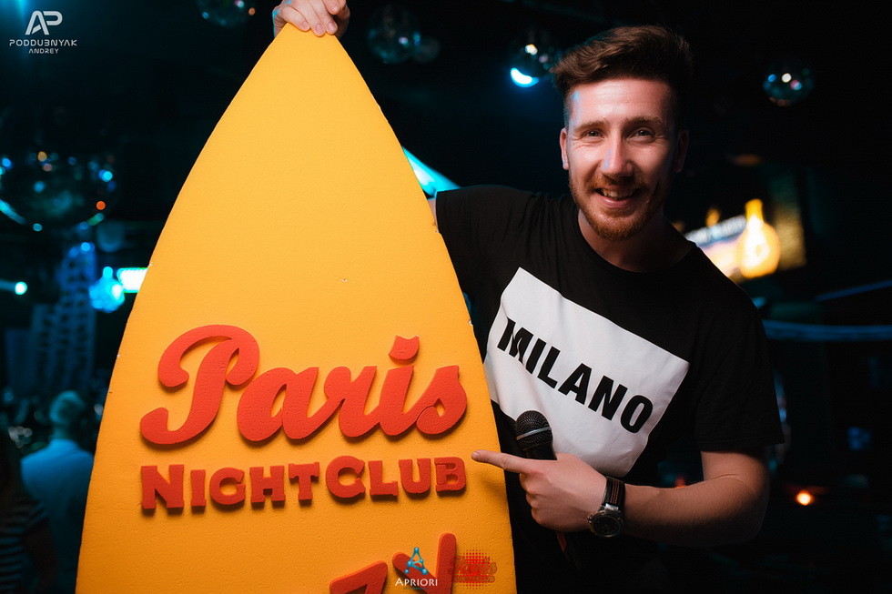  8   Night Club Paris