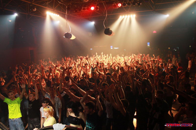  SUPER PENA. DOLPHI PARTY.    (-)