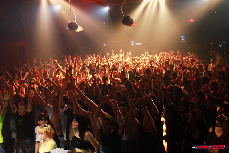  SUPER PENA. DOLPHI PARTY.    (-)