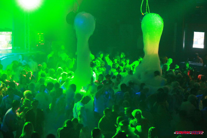  SUPER PENA. DOLPHI PARTY.    (-)