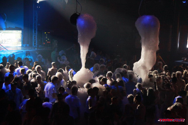  SUPER PENA. DOLPHI PARTY.    (-)
