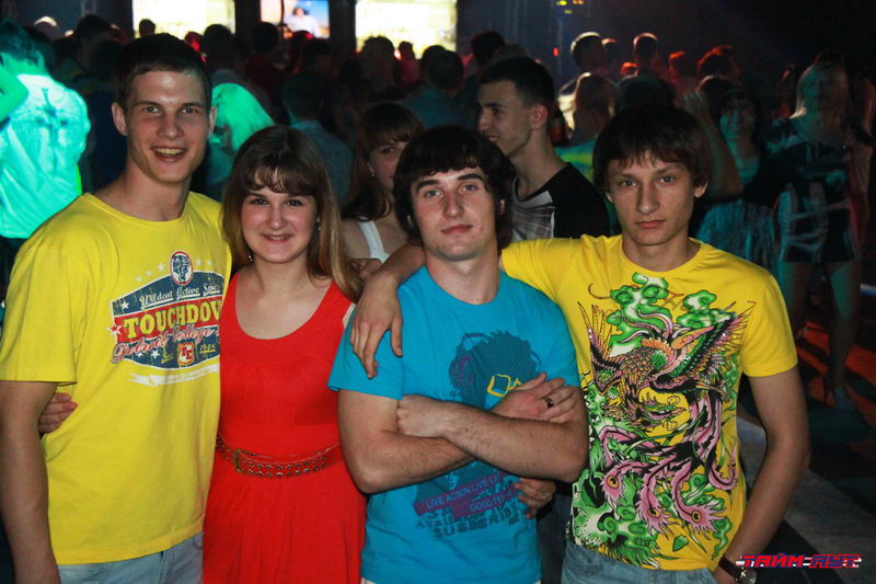  SUPER PENA. DOLPHI PARTY.    (-)