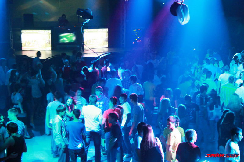  SUPER PENA. DOLPHI PARTY.    (-)