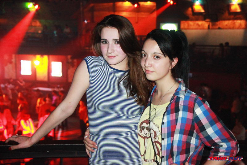  SUPER PENA. DOLPHI PARTY.    (-)