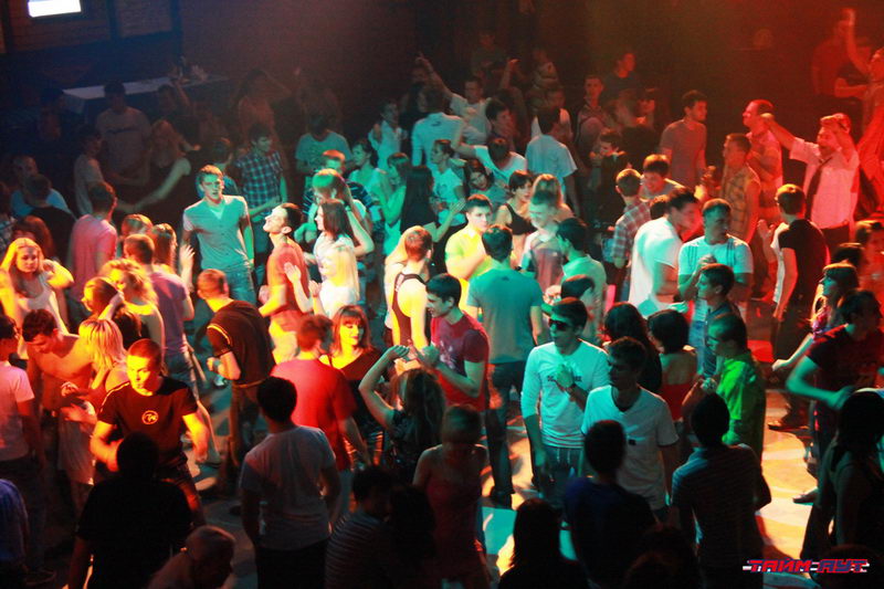  SUPER PENA. DOLPHI PARTY.    (-)