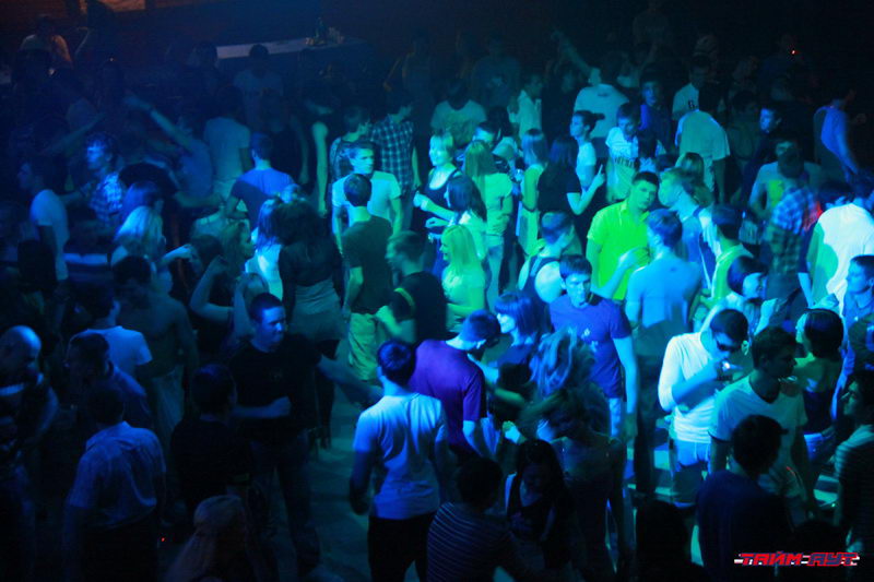  SUPER PENA. DOLPHI PARTY.    (-)