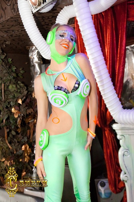  Cosmic Girl  ,     