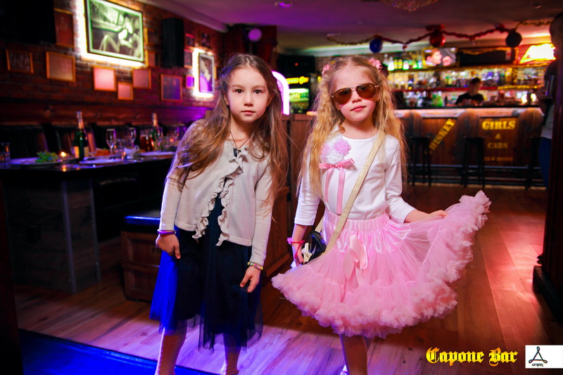     (Capone Bar)
