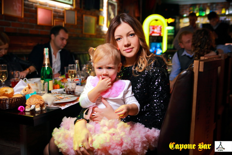    (Capone Bar)