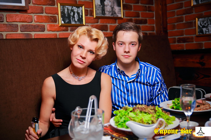     (Capone Bar)