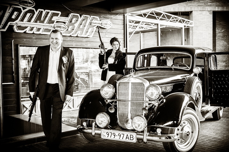   (Capone Bar)