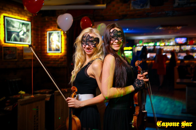  14  (Capone Bar)