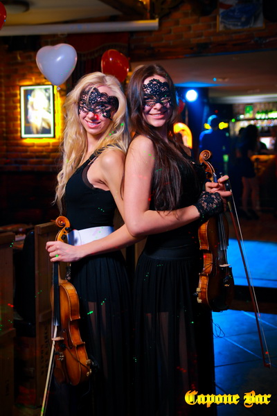  14  (Capone Bar)
