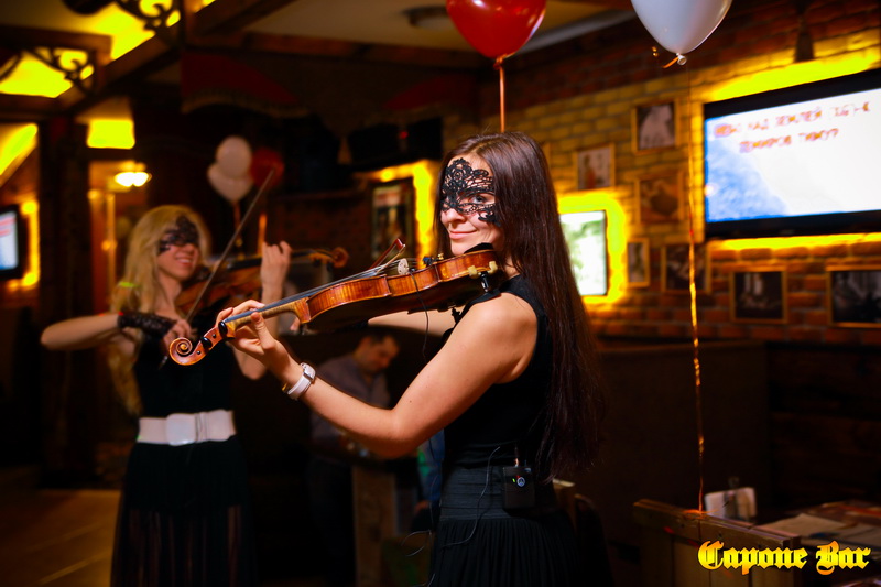 14  (Capone Bar)