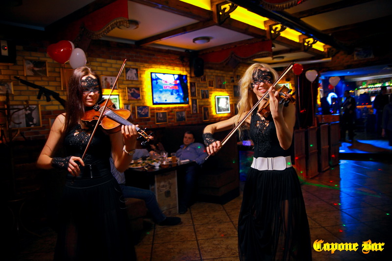  14  (Capone Bar)