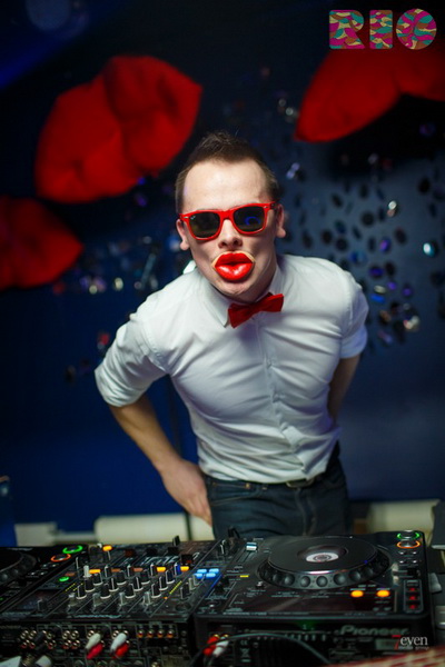  Kiss Kiss (RIO, 28 )